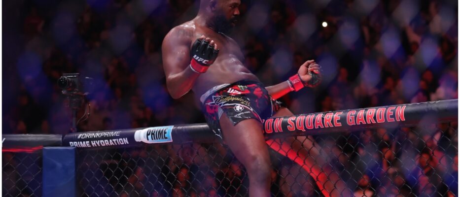 Chael Sonnen om Jon Jones: “Det er skremmende hvor god han er”